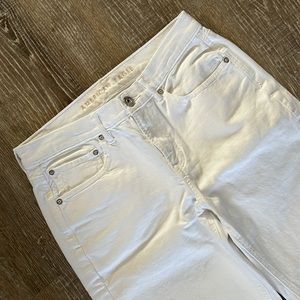 AE 🦅 White 90’s Straight Jeans